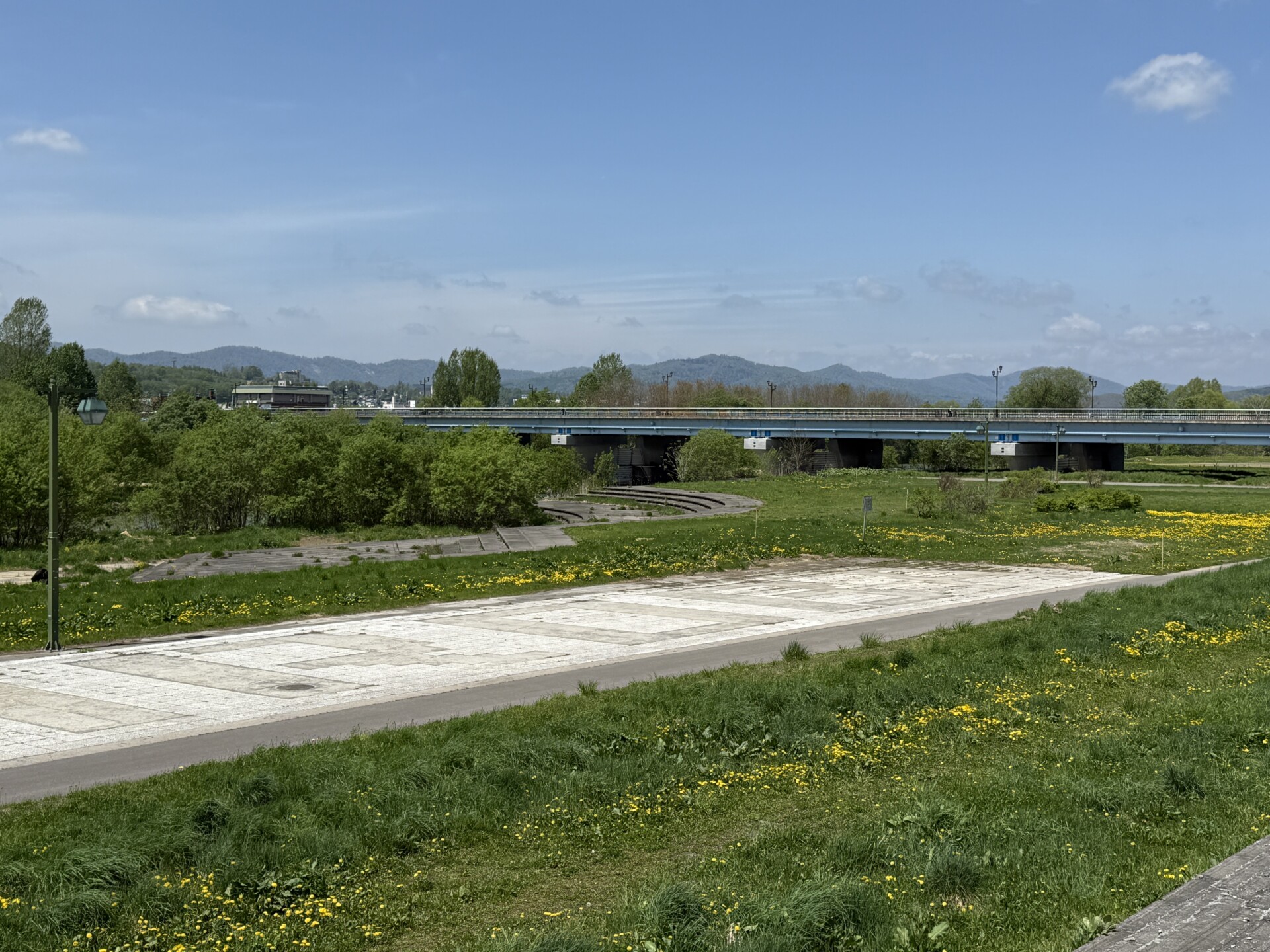 両神橋右岸広場